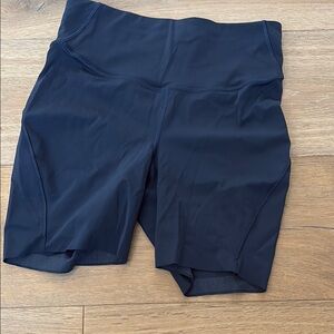 Lululemon Base Pace High Rise 6”. Size 6